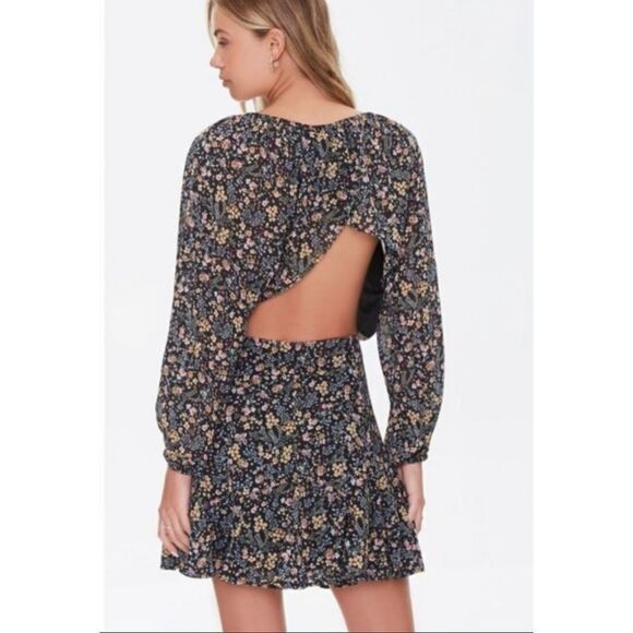 FOREVER 21 Black Floral Print Cutout Bohemian Dress Size Small NWT - Picture 3 of 9